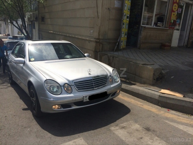 Mercedes E 270 2002, 222,541 km - 2.7 l - Bakı