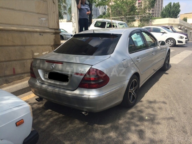 Mercedes E 270 2002, 222,541 km - 2.7 l - Bakı