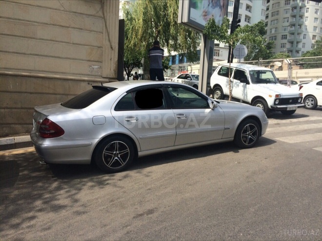 Mercedes E 270 2002, 222,541 km - 2.7 l - Bakı
