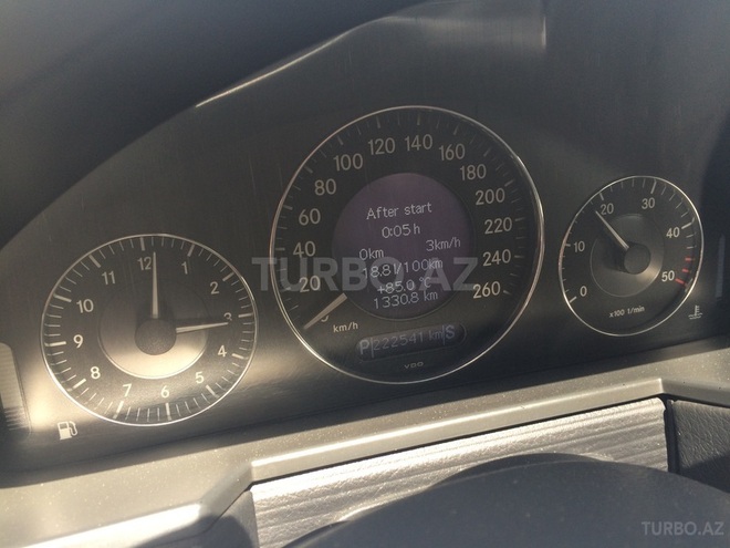 Mercedes E 270 2002, 222,541 km - 2.7 l - Bakı