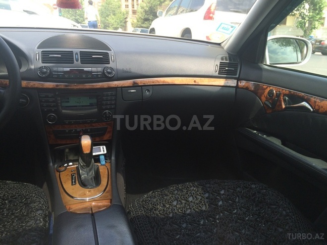Mercedes E 270 2002, 222,541 km - 2.7 l - Bakı