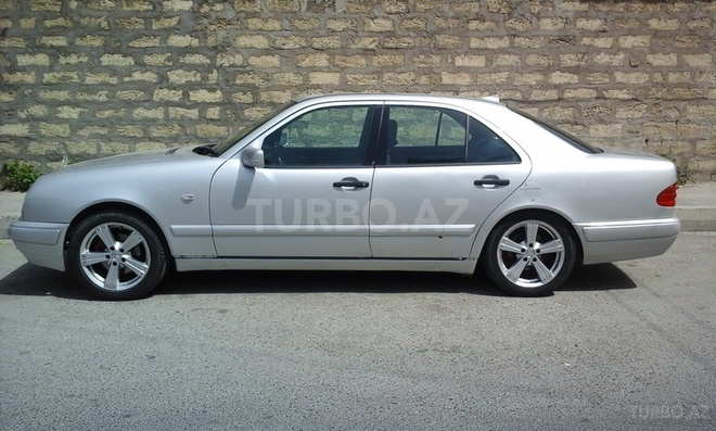 Mercedes E 200 1996, 170,000 km - 2.0 l - Bakı