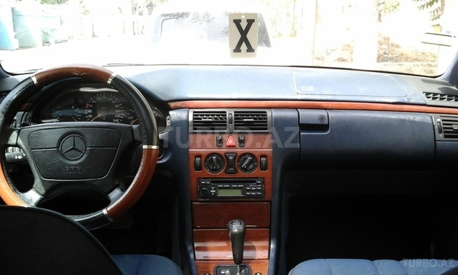 Mercedes E 200 1996, 170,000 km - 2.0 l - Bakı