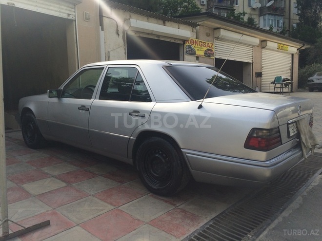 Mercedes E 200 1995, 310,000 km - 2.0 l - Bakı