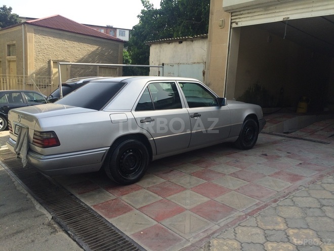 Mercedes E 200 1995, 310,000 km - 2.0 l - Bakı