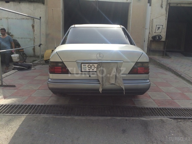 Mercedes E 200 1995, 310,000 km - 2.0 l - Bakı