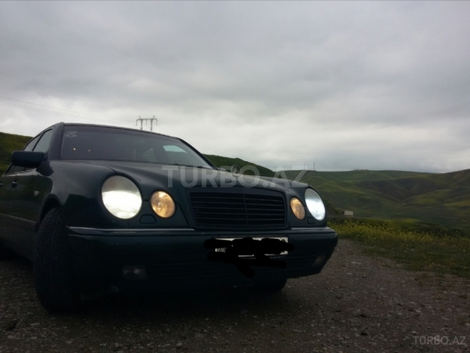 Mercedes E 220 1999, 305,000 km - 2.2 l - Bakı