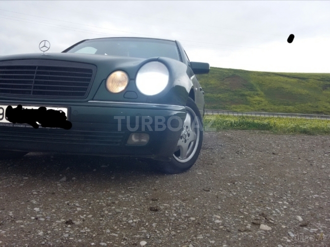Mercedes E 220 1999, 305,000 km - 2.2 l - Bakı