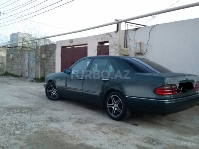 Mercedes E 220 1999, 305,000 km - 2.2 l - Bakı