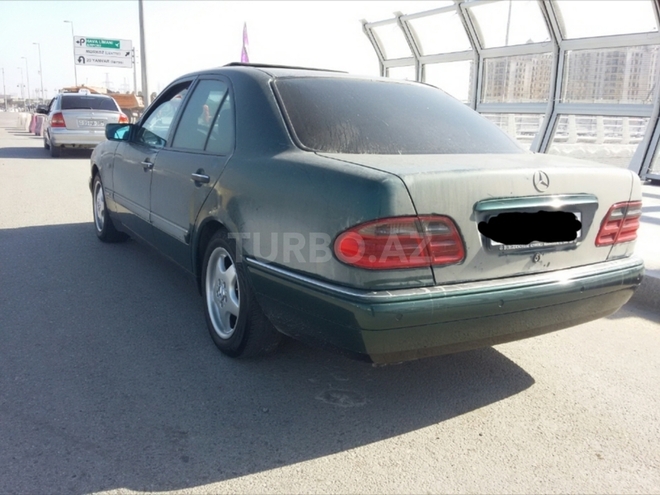 Mercedes E 220 1999, 305,000 km - 2.2 l - Bakı
