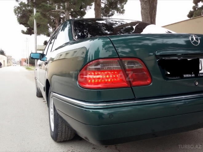 Mercedes E 220 1999, 305,000 km - 2.2 l - Bakı