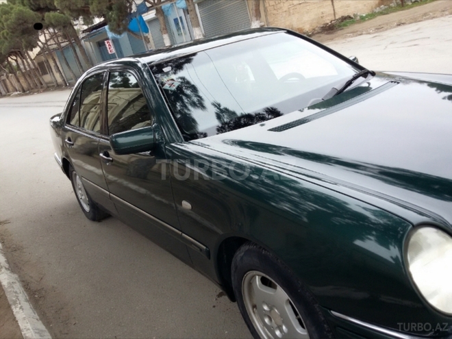 Mercedes E 220 1999, 305,000 km - 2.2 l - Bakı