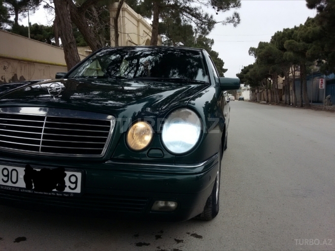 Mercedes E 220 1999, 305,000 km - 2.2 l - Bakı