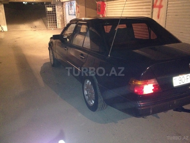Mercedes E 200 1993, 250,000 km - 2.0 l - Bakı