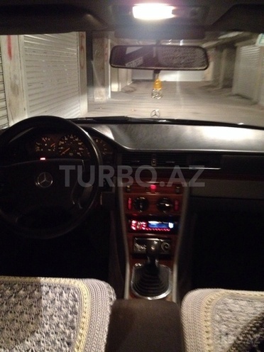 Mercedes E 200 1993, 250,000 km - 2.0 l - Bakı