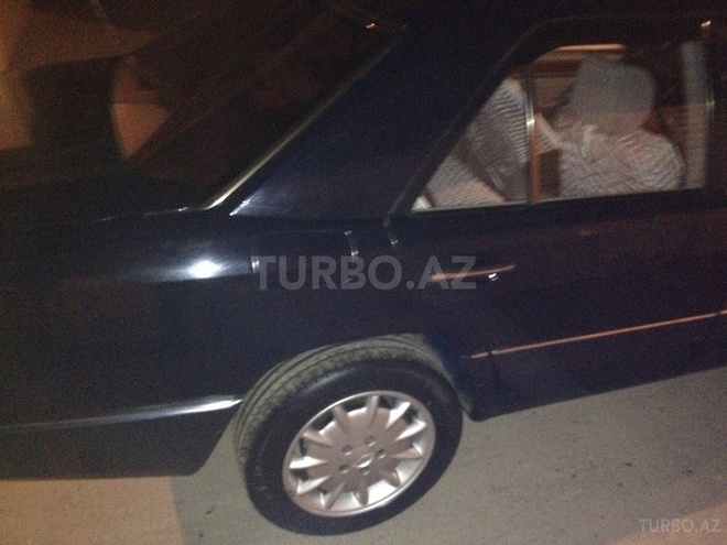 Mercedes E 200 1993, 250,000 km - 2.0 l - Bakı