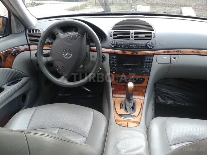 Mercedes E 220 2003, 180,000 km - 2.2 l - Bakı