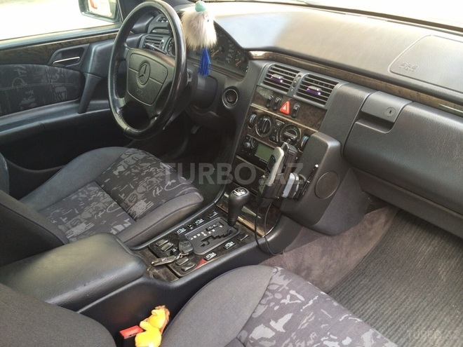 Mercedes E 200 1998, 199,324 km - 2.0 l - Bakı