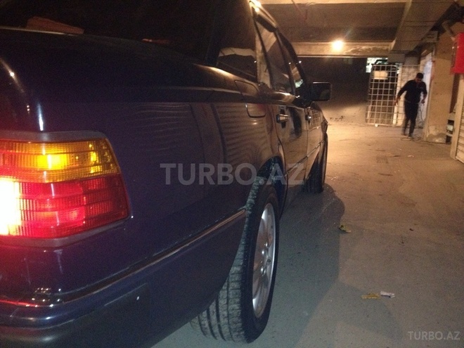 Mercedes E 200 1993, 250,000 km - 2.0 l - Bakı