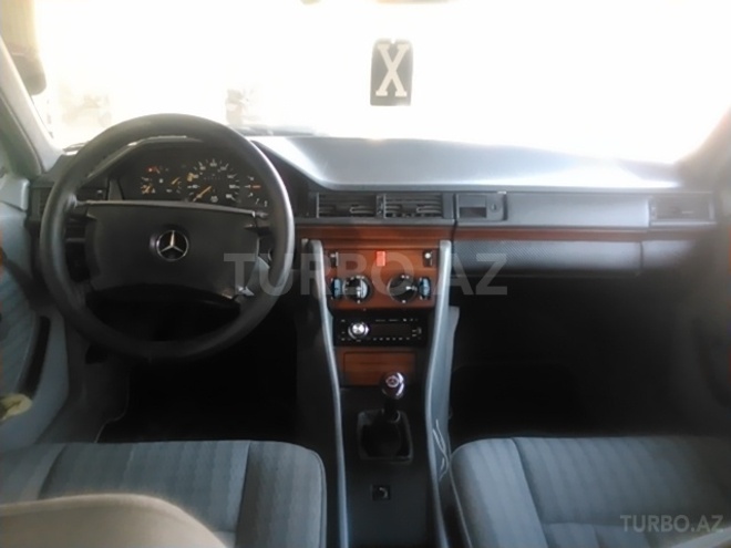 Mercedes E 200 1990, 200,000 km - 2.0 l - Bakı