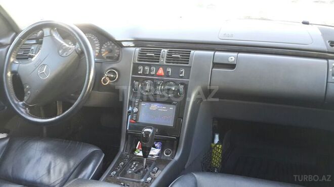 Mercedes E 260 2001, 130,000 km - 0.3 l - Bakı