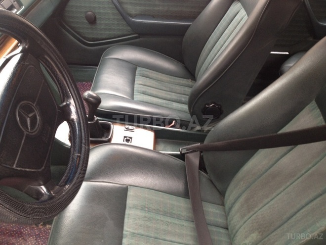 Mercedes E 200 1989, 257,000 km - 2.0 л - Bakı
