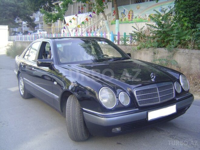 Mercedes E 220 1996, 322,500 km - 2.2 л - Bakı