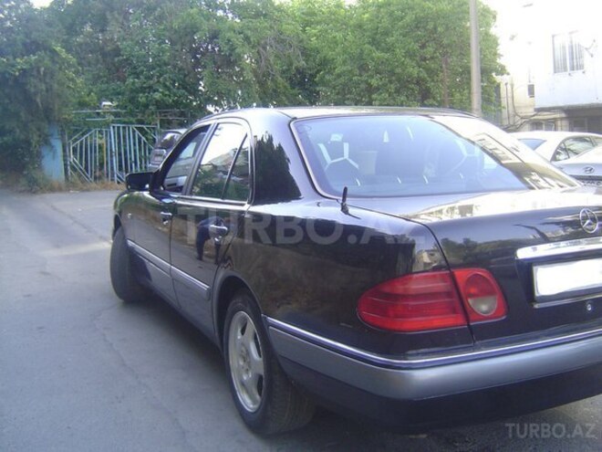 Mercedes E 220 1996, 322,500 km - 2.2 л - Bakı