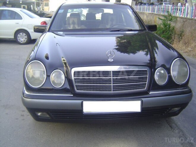 Mercedes E 220 1996, 322,500 km - 2.2 л - Bakı