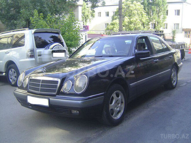 Mercedes E 220 1996, 322,500 km - 2.2 л - Bakı