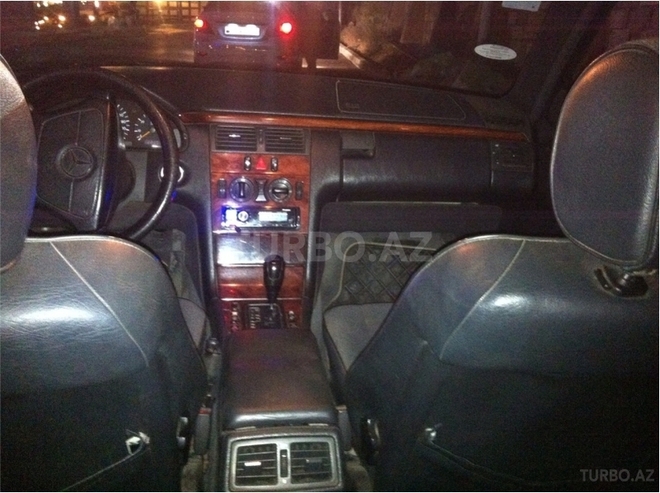 Mercedes E 220 1997, 310,000 km - 2.2 l - Bakı