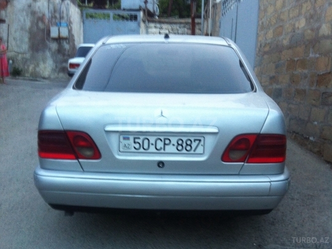 Mercedes E 220 1997, 310,000 km - 2.2 l - Bakı