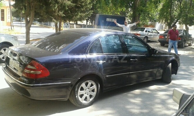 Mercedes E 270 2002, 200,000 km - 2.7 l - Bakı