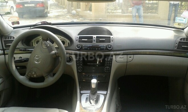 Mercedes E 270 2002, 200,000 km - 2.7 l - Bakı