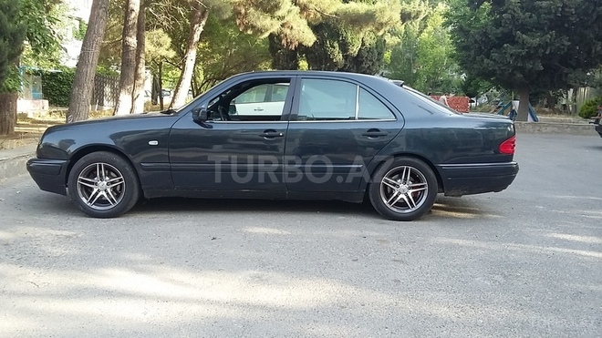 Mercedes E 230 1997, 290,000 km - 2.3 l - Bakı