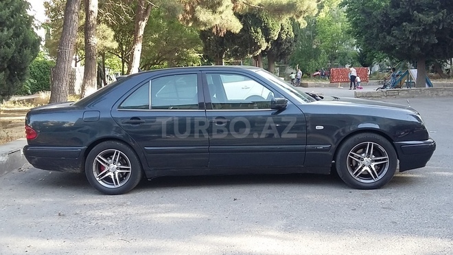 Mercedes E 230 1997, 290,000 km - 2.3 l - Bakı