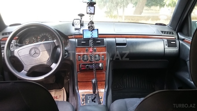 Mercedes E 230 1997, 290,000 km - 2.3 l - Bakı