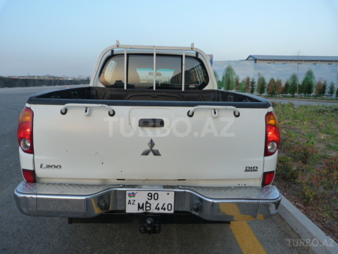 Mitsubishi L200 2011, 107,200 km - 2.5 l - Bakı