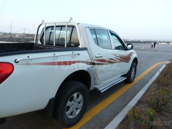 Mitsubishi L200 2011, 107,200 km - 2.5 l - Bakı