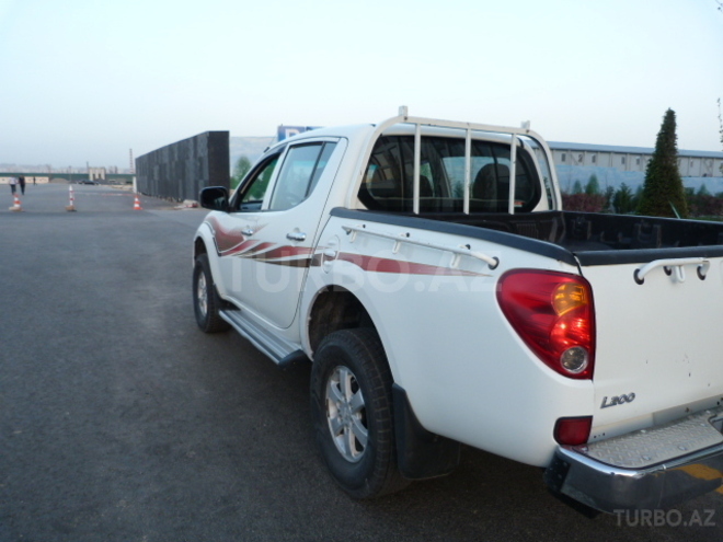 Mitsubishi L200 2011, 107,200 km - 2.5 l - Bakı