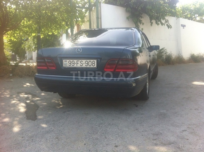 Mercedes E 220 1998, 245,000 km - 2.2 л - Bakı