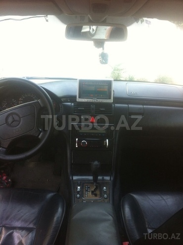 Mercedes E 220 1998, 245,000 km - 2.2 л - Bakı