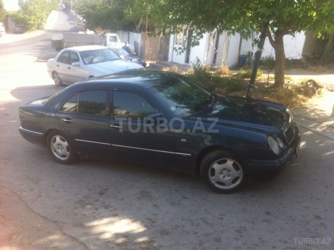 Mercedes E 220 1998, 245,000 km - 2.2 л - Bakı