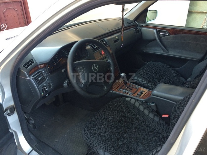 Mercedes E 240 1999, 252,000 km - 2.4 l - Bakı