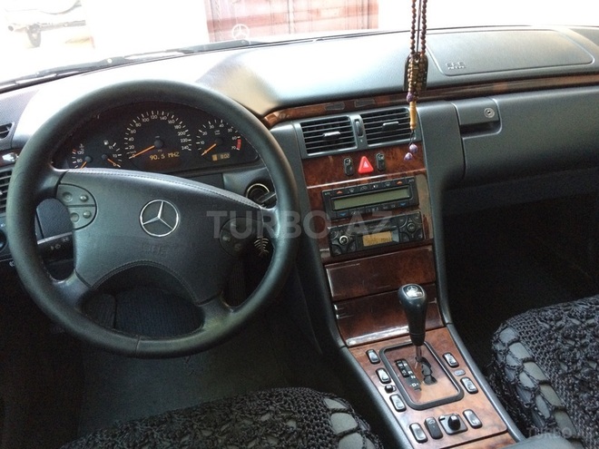 Mercedes E 240 1999, 252,000 km - 2.4 l - Bakı