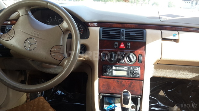 Mercedes E 240 2000, 180,000 km - 2.6 l - Bakı