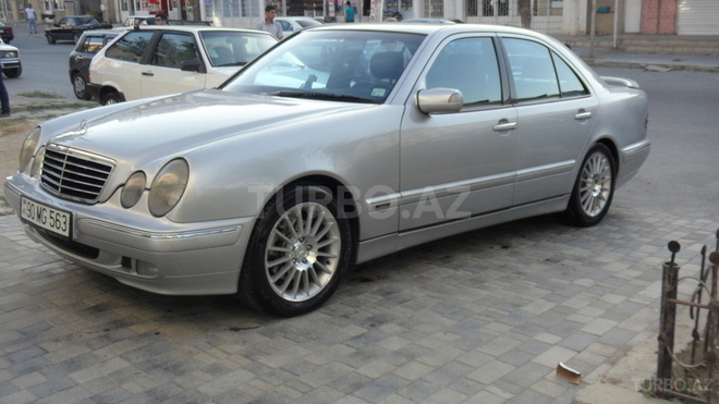 Mercedes E 270 2000, 210,000 km - 2.7 л - Bakı