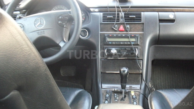Mercedes E 270 2000, 210,000 km - 2.7 л - Bakı