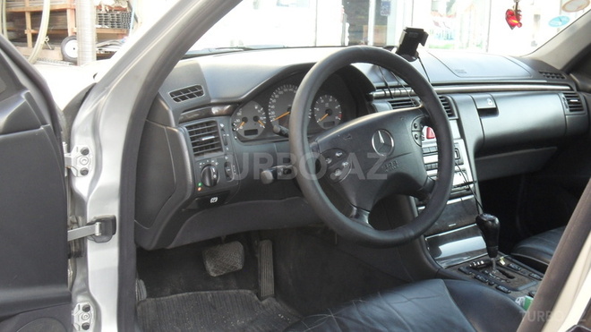 Mercedes E 270 2000, 210,000 km - 2.7 л - Bakı