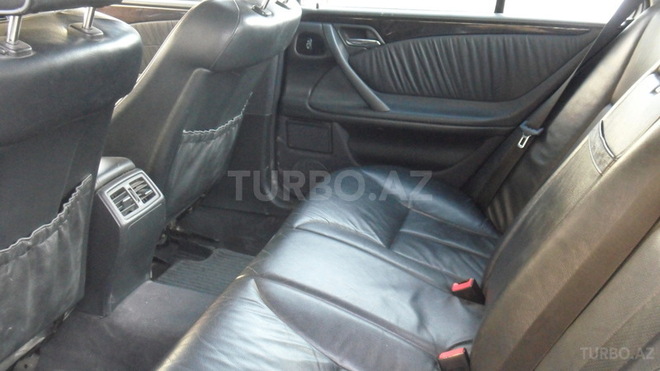 Mercedes E 270 2000, 210,000 km - 2.7 л - Bakı